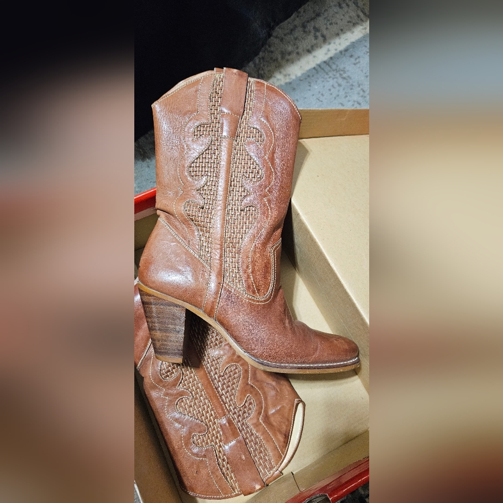 Endicott Johnson Heeled Boots View 5